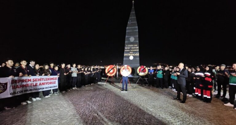 17 agustos depreminde hayatini kaybedenler depremin merkez ussu golcukte anildi YB5PqpAI