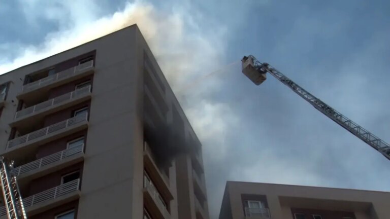 bagcilarda 15 katli binada yangin wY6sTKhz