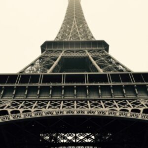 eyfel kulesi her yaz daha da yukseliyor EwNyCQ95