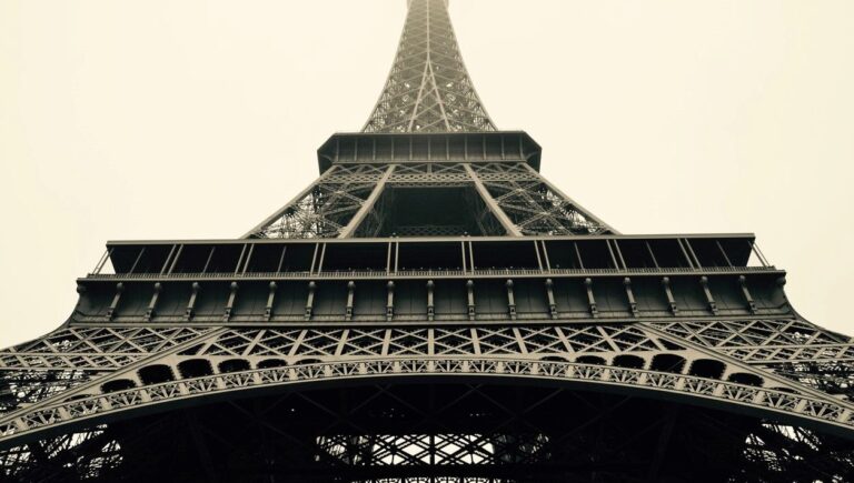 eyfel kulesi her yaz daha da yukseliyor EwNyCQ95
