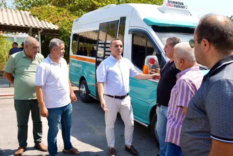 kader atlidan izmir minibus karta tepki DWXw9EI6