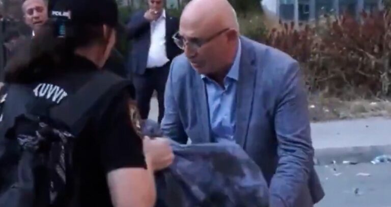 agir cantayi gorunce devreye girdi chpli tanaldan erkek polislere uyari ruBbCsfs