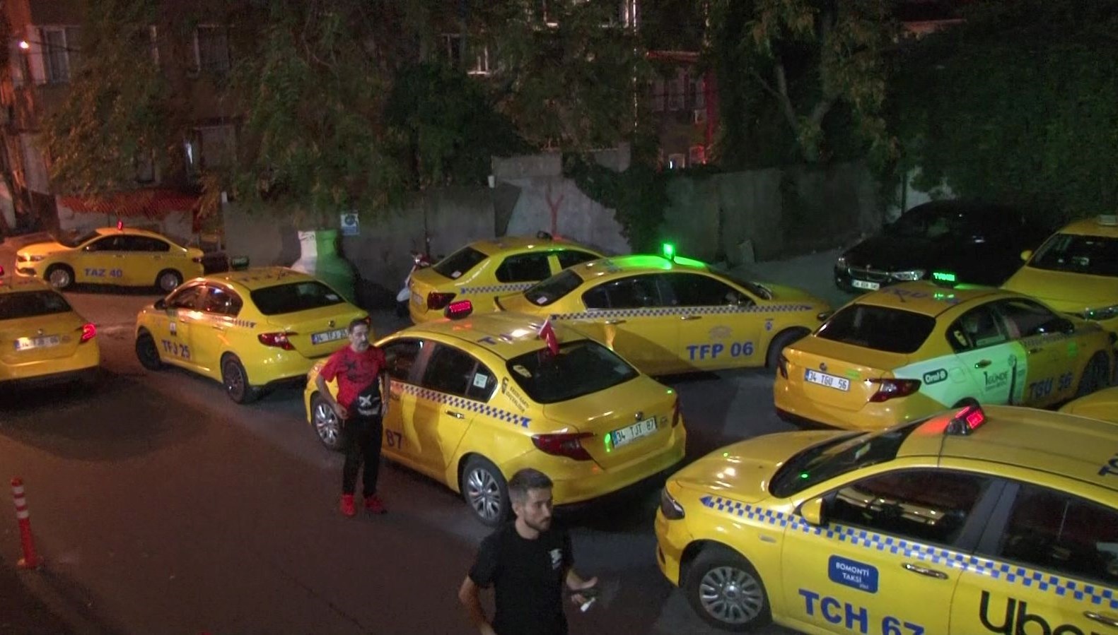 beyoglunda taksici silahli saldirida oldutaksicilerden eylem iqrFeNq4