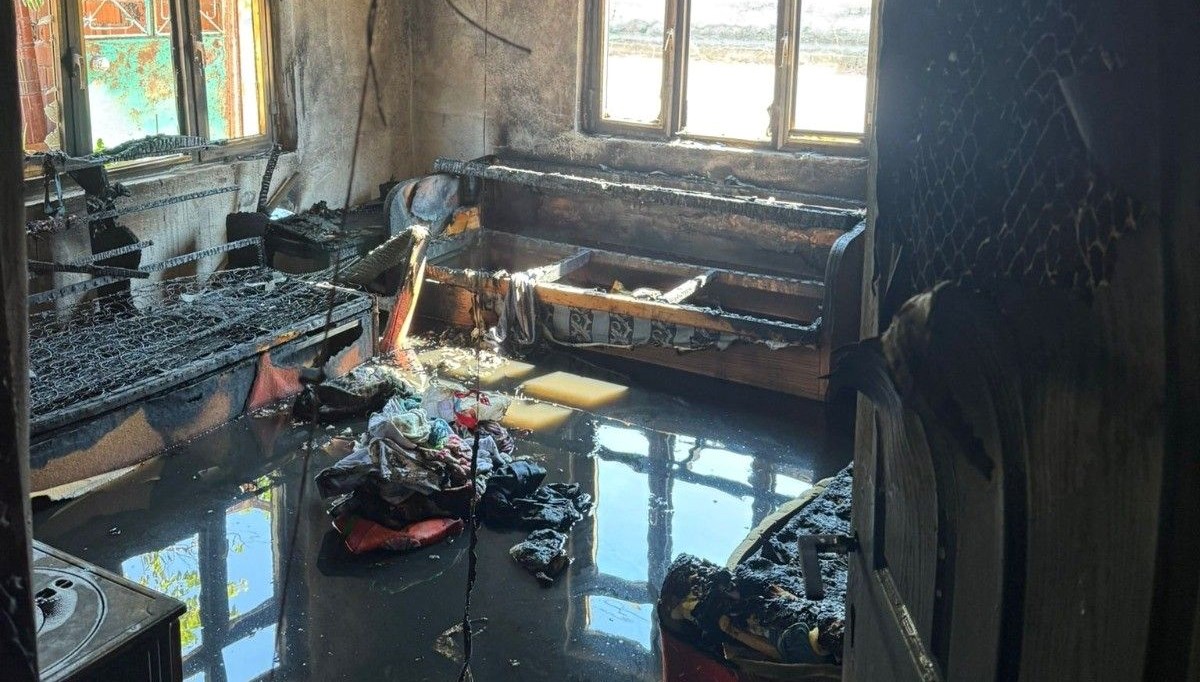 elektrik kontagi yangini evi kul etti rWEaVc6w