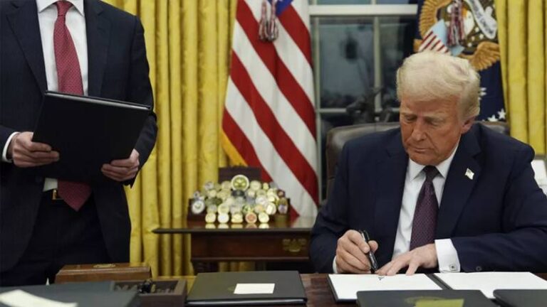 trump japonya ile varilan ticaret anlasmasina yonelik kararnameyi imzaladi hjpes1JA