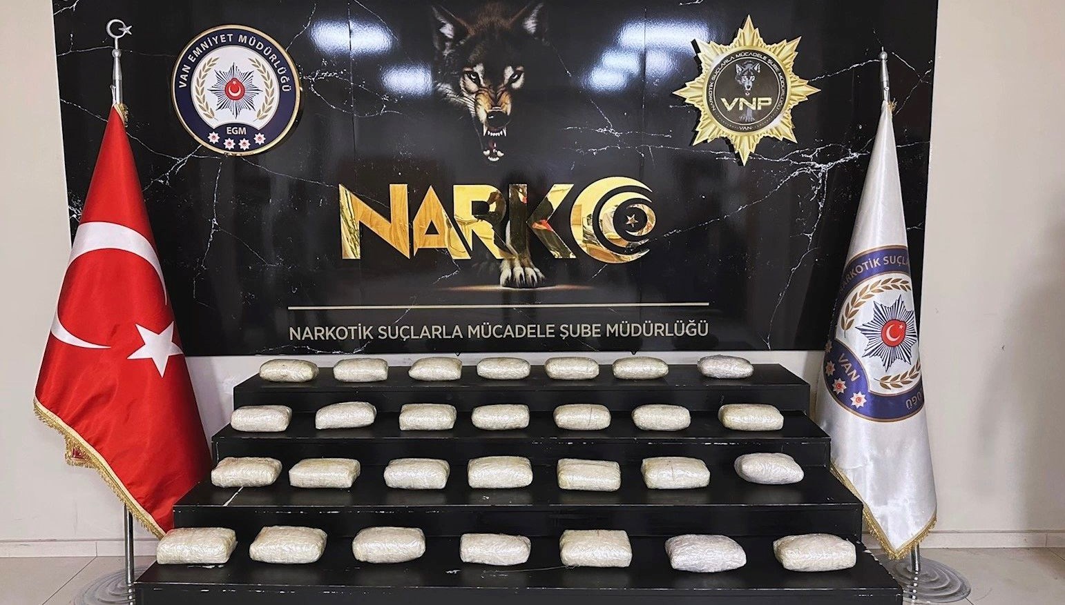 vanda uyusturucu operasyonu kilolarcametamfetamin ele gecirildi u5IB4hKF