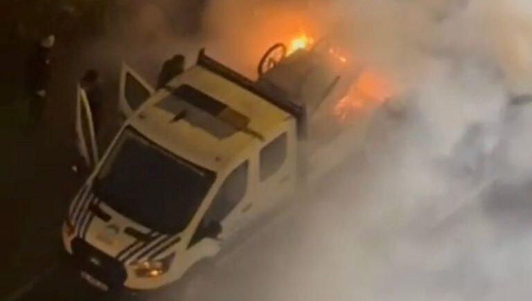 alev topuna dondu seyyar satici zabita aracini atese verdi SCvpOSkh.jpg