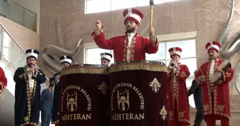 ankara meclisi anadolu birliginde vatandaslar siyasetcilere sordular YcKe1PB3.jpg