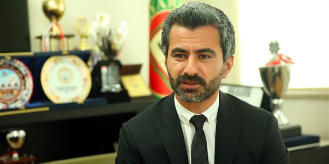 eski diyarbakir barosu baskani amedsporun basina gecti OEq86I3S.jpg