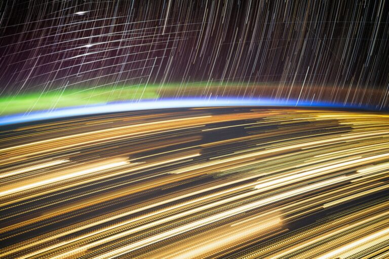 nasa astronotundan etkileyici video starlink uydulari ve yesil auroralar kYKTKeUM.jpg