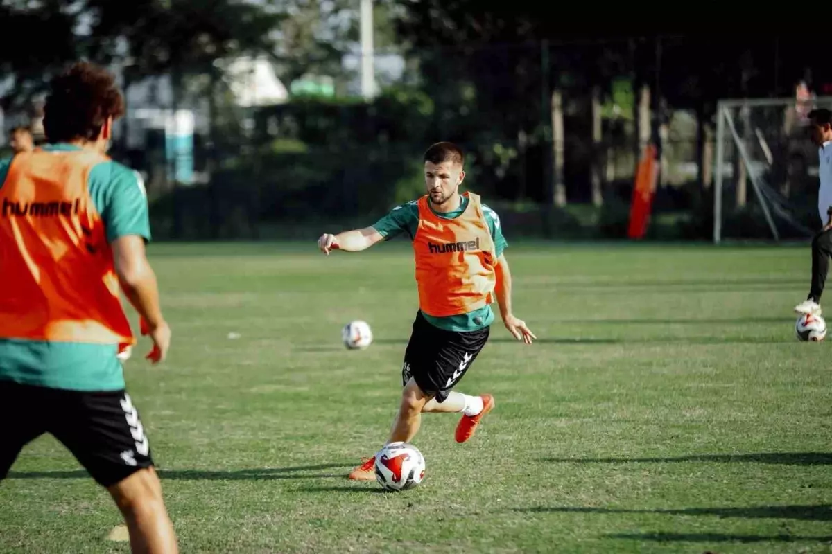 sakaryaspor sariyer ile maca hazir SZNEDLxN