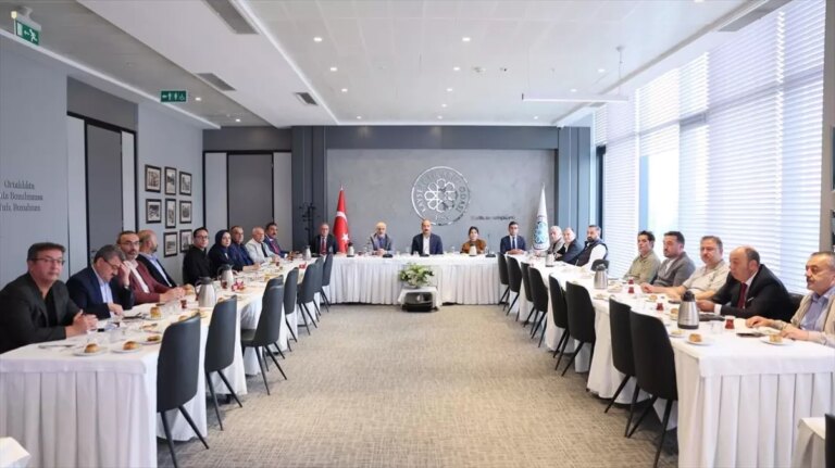 sgk ve ktodan is dunyasina bilgilendirme toplantisi C4BY5Pei