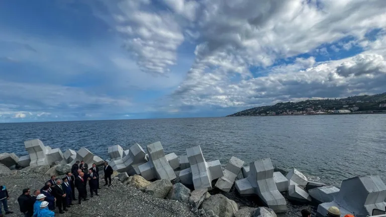 turkiyenin dev deniz ticareti hamlesi iyidere lojistik limani fkWNYK8X