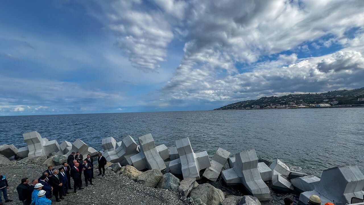 turkiyenin dev deniz ticareti hamlesi iyidere lojistik limani fkWNYK8X