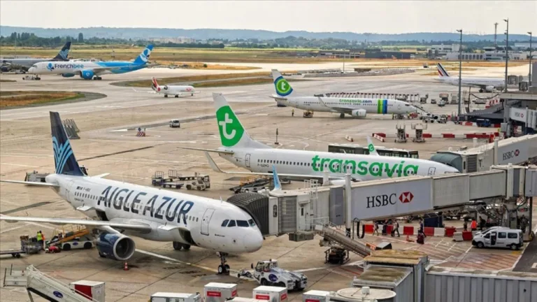 ucaklar yerde kaldi milyarlarca dolar zarar aciklamasi hEtOazgx.webp