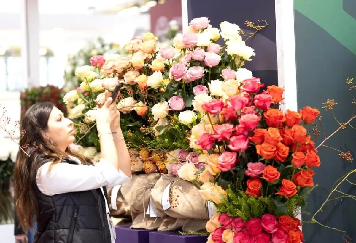 hollandada uluslararasi cicekcilik fuari basladi 8HvjSWhp.jpg