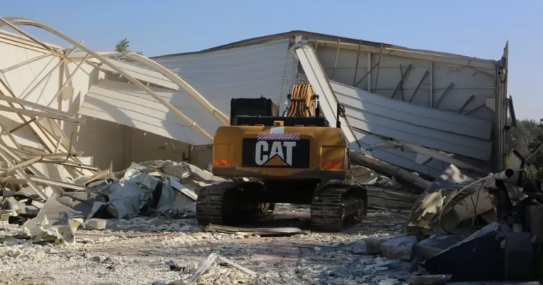 niluferde imara aykiri iki yapi yikildi 8NUmsdm4.webp