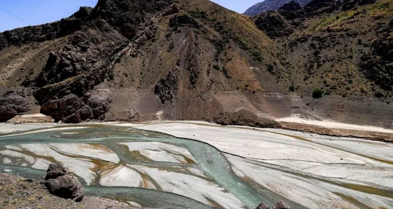 sadece iki haftalik sulari kaldi komsuda halk panik icinde QNQT3zjc.jpg