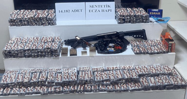 adanada-ev-ve-is-yerinde-14-bin-182-uyusturucu-hap-yakalandi-s18tMLWW.jpg