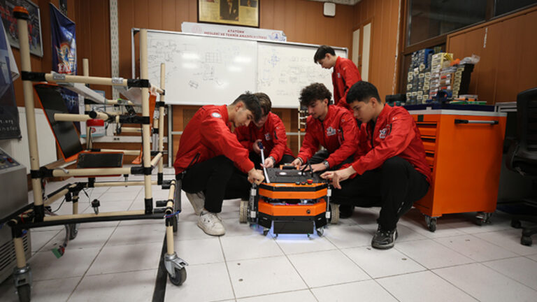 bursali-lise-ogrencileri-sanayi-icin-otonom-yuk-robotu-gelistirdi-mg1KcZ78.jpg