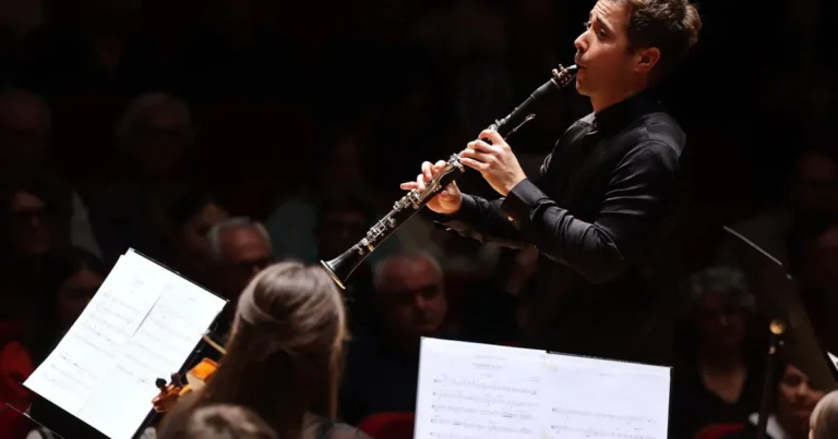 izmir-oda-orkestrasi-dunyaca-unlu-klarnetci-barrag-n-ile-sahne-aldi-VSnEPGhQ.webp