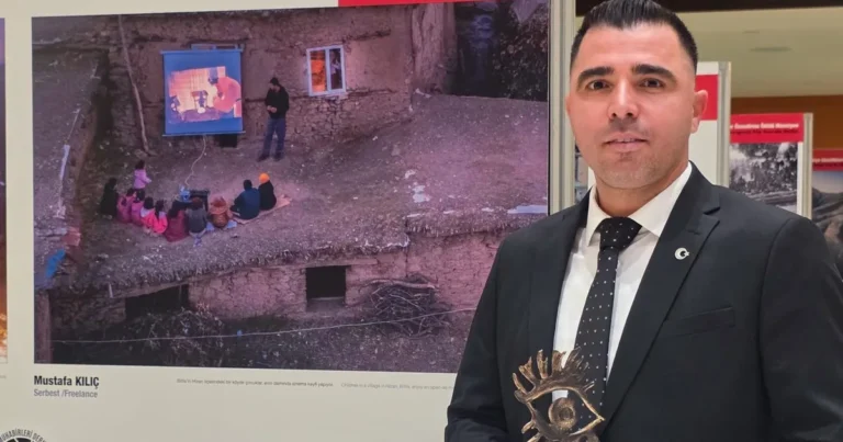 mardinli-foto-muhabir-mustafa-kilica-yilin-ozel-odulu-cIXSVVem.webp