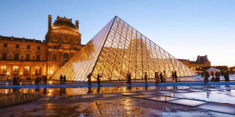dunyaca-unlu-louvre-muzesi-ziyarete-kapatildi-bu-defa-hirsizlik-degil-2GapxqAm.jpg