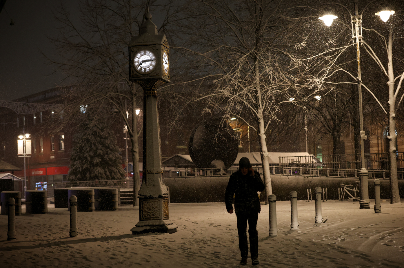 Kar Avrupa’yı felç etti. Fransa’da 380 bin hane elektriksiz