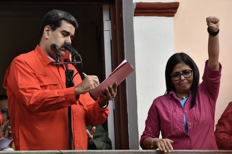 maduro-ihanete-mi-ugradi-koltuguna-oturan-delcy-rodriguezin-abd-ile-gorustugu-iddia-edildi-3HlNJYkX.jpg