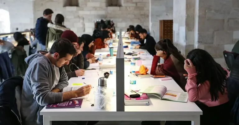 turkiyenin-en-iyi-universiteleri-belli-oldu-hangi-universiteler-dunya-siralamasina-girdi-sqWK19Lt.webp