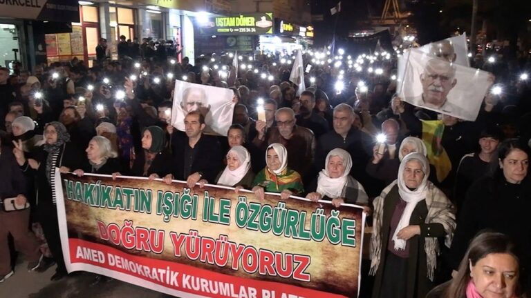ocalanin-turkiyeye-getirilisinin-yildonumunde-diyarbakirda-protesto-yuruyusu-IAw6kvS3.jpg