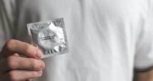 hurmuzdeki-kriz-kondom-fiyatlarini-vurdu-dev-zam-yolda-aw1lYGiW