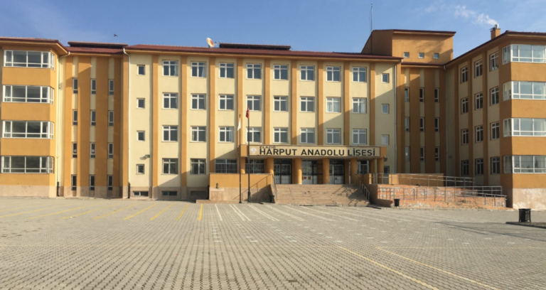 satir-bicak-mermi-lisede-facia-son-anda-onlendi-hctU55mU