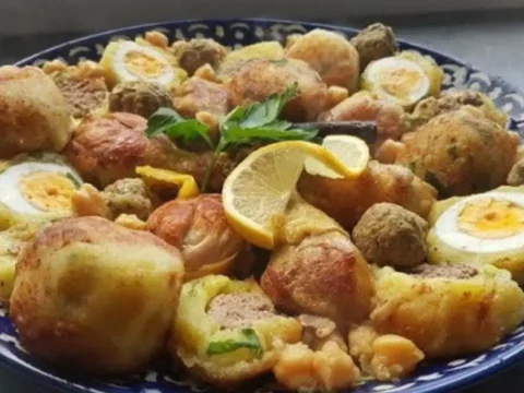 Cezayir mutfaginin vazgecilmezi tajine el khokh ONWWZCL3