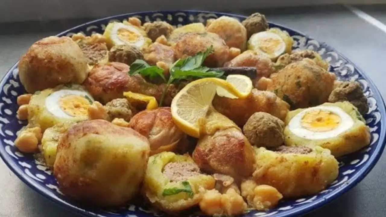 Cezayir mutfaginin vazgecilmezi tajine el khokh ONWWZCL3